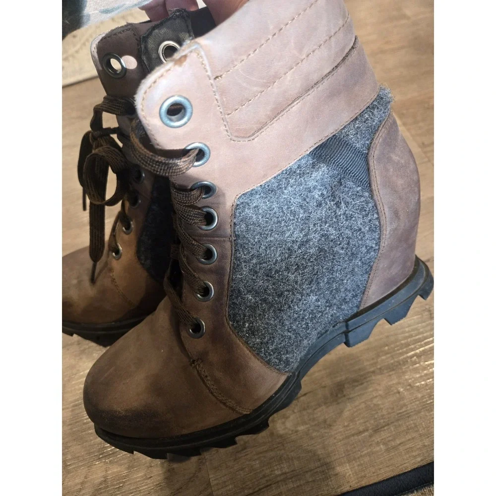 Sorel Women's Joan of Arctic Wedge III Lexie Boots (Tobacco) NL4362‎ Size 8.5